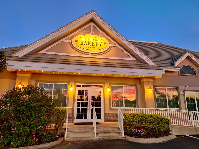 A Dining Room That Feels Calm And Welcoming