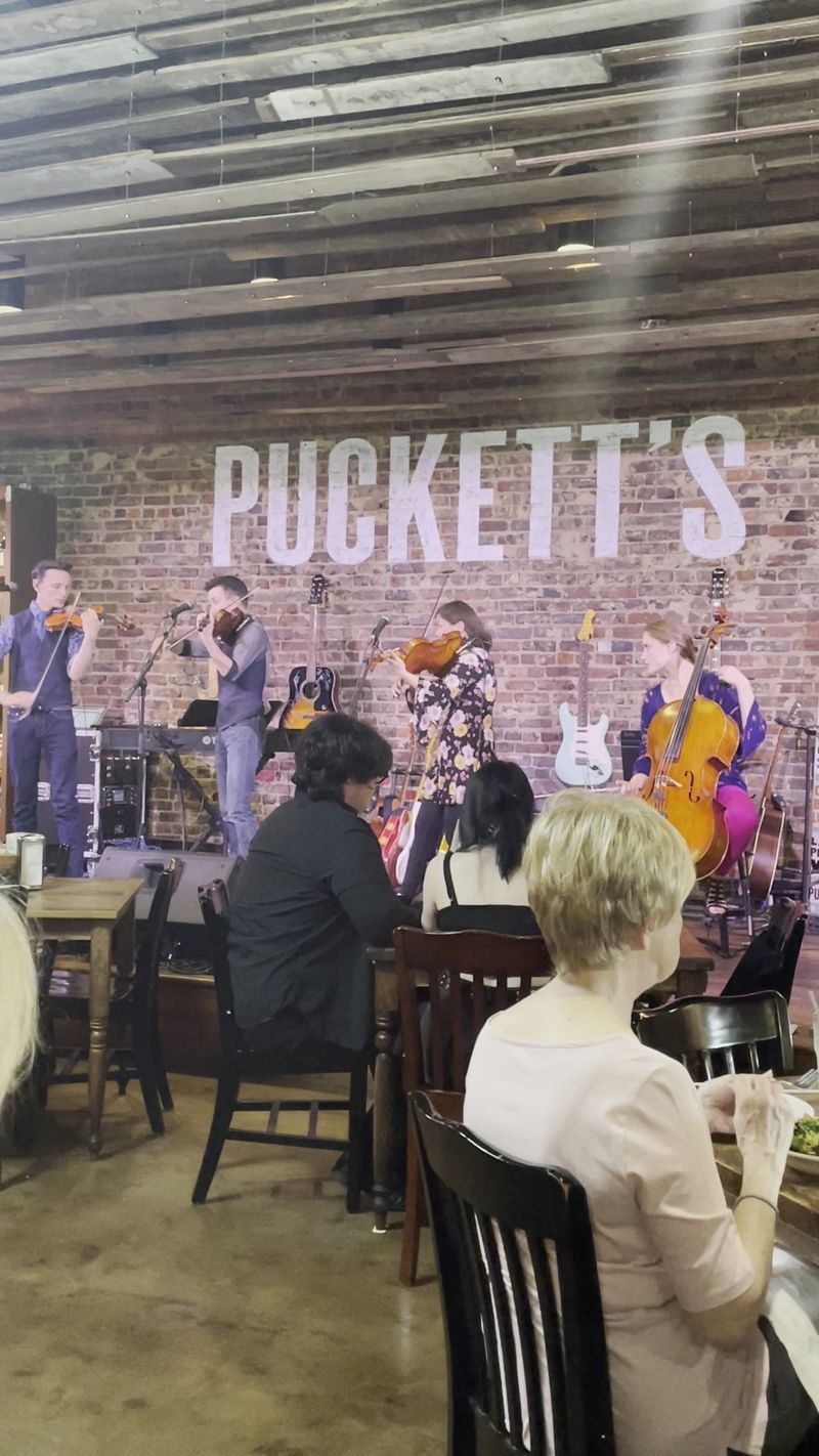 Puckett's Grocery & Restaurant