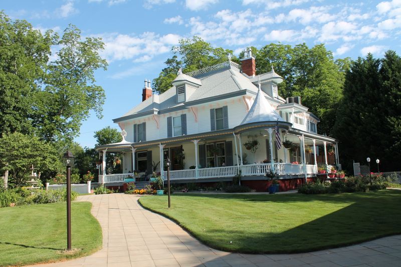 How Lake Country Mornings Set The Tone