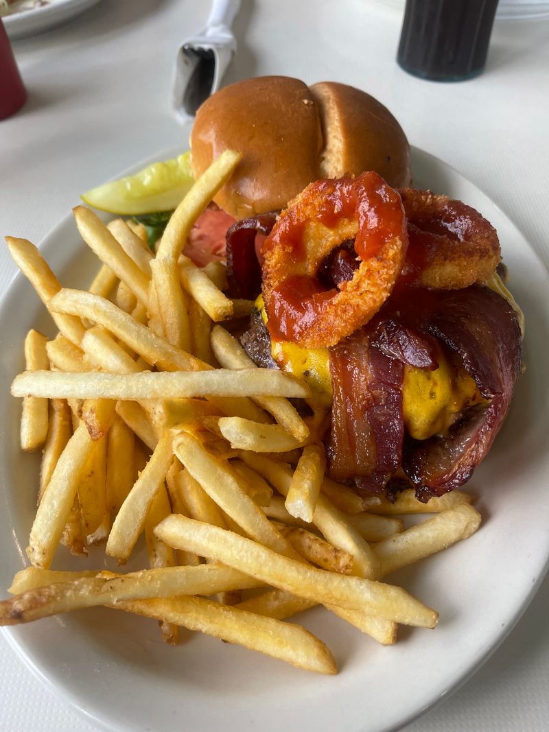 A Small-Town Wisconsin Location That Defies Big-City Burger Logic