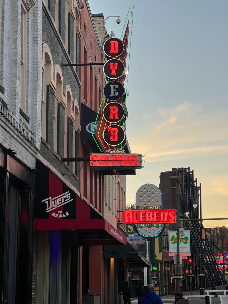 From Afternoon Crowd To Nighttime Bite: A Burger For Every Hour