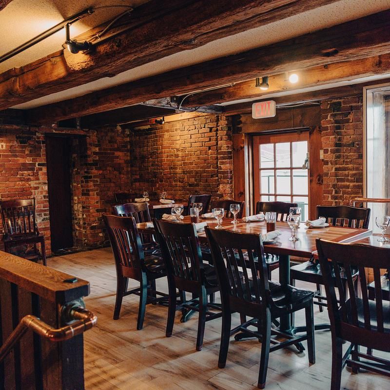 A Harbor Restaurant That Balances History And Comfort