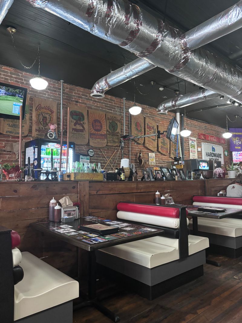 Collins River BBQ & Cafe