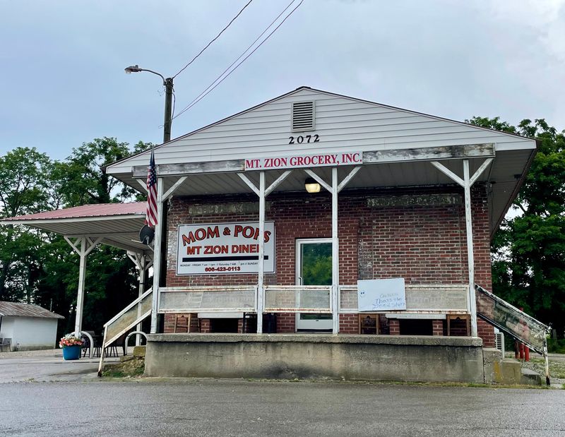 Mom And Pops Mt Zion Diner