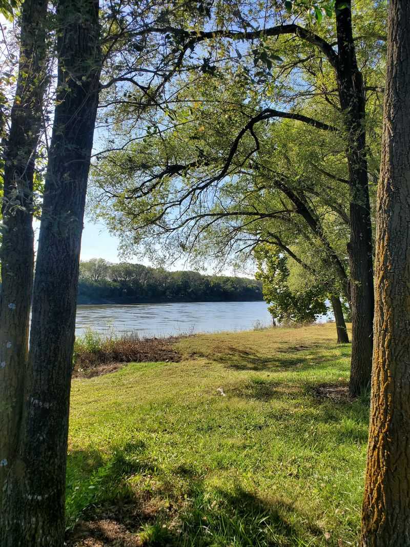 Missouri Riverfront Trail (Riverside To Parkville)