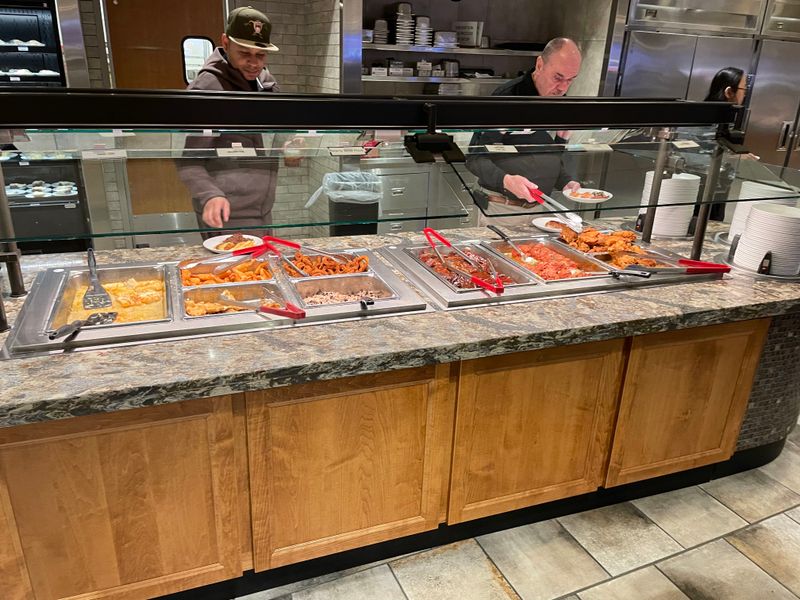 A Buffet Built Around Traditional Amish Comfort Food