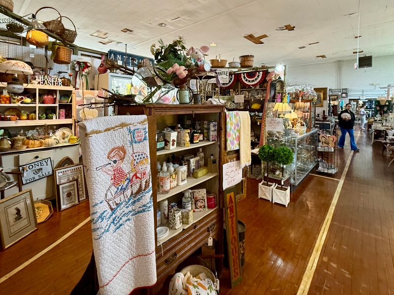 Spring Hill Antique Mall, Spring Hill