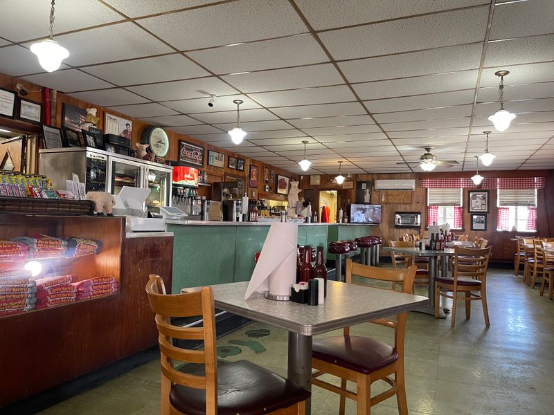 Bozo’s Hot Pit Bar-B-Q