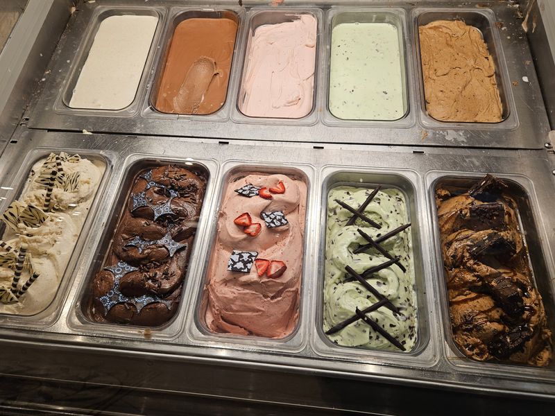 A Dessert Lover's Paradise At The Buffet New Buffalo