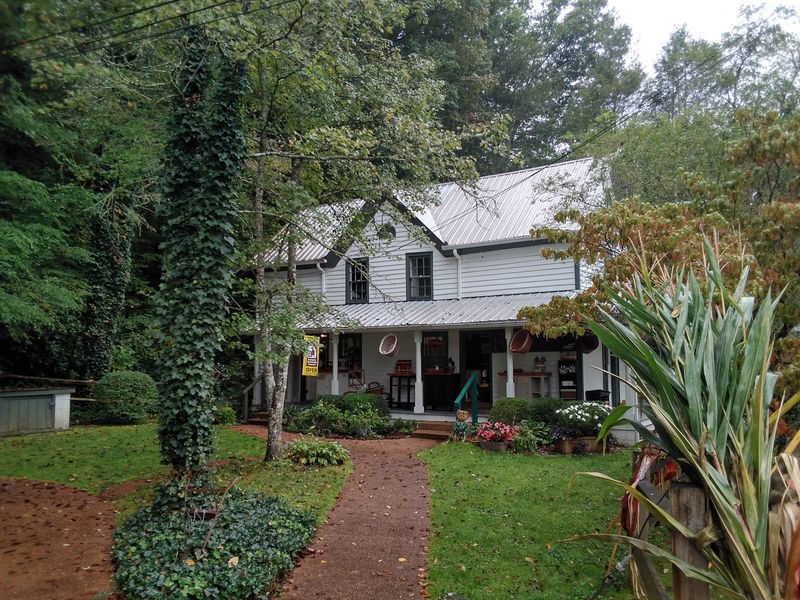 Eating Between Studios With Simple Pleasure