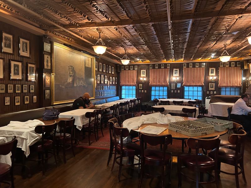 Keens Steakhouse (Side Rooms Beyond The Main Hall) – Midtown Manhattan