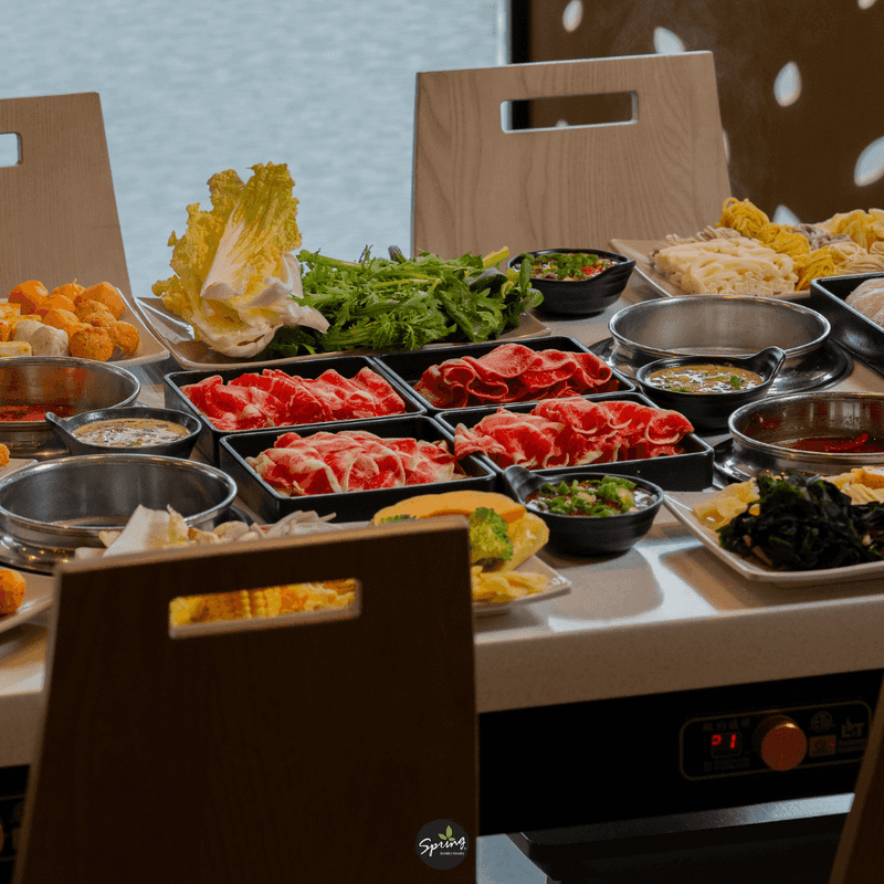 Why This Unfussy Buffet Keeps Winning Hearts