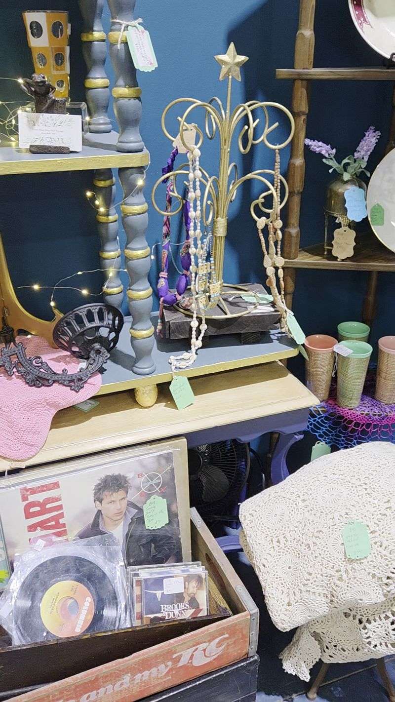 Four Sisters Antiques & Vintage, Murfreesboro