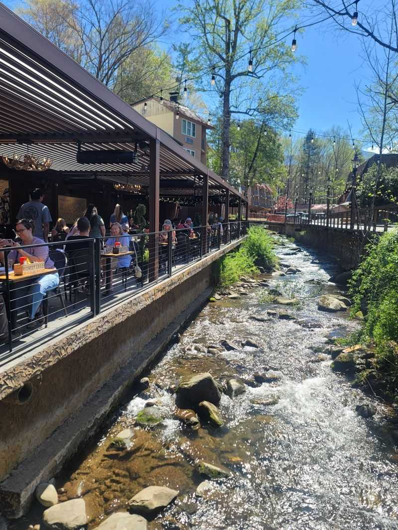 Howard's Restaurant Gatlinburg's Oldest Restaurant