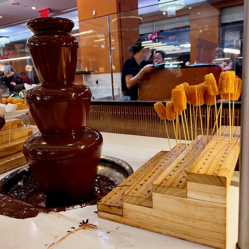 The Dessert Bar That Refuses To Whisper