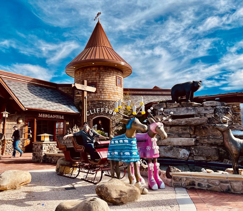 Small Shops, Soft Music, And Mountain Keepsakes