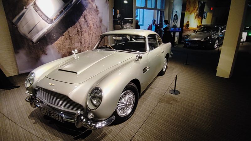 Lighting And Space That Serve The Cars