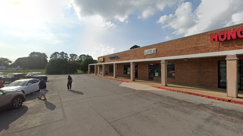 Atmosphere That Balances Lively And Laid Back