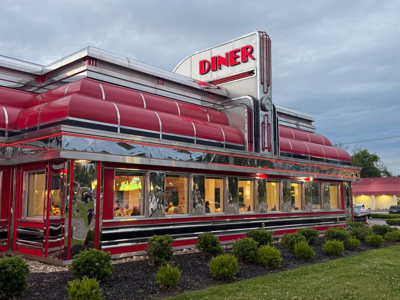 Sunliner Diner - Pigeon Forge
