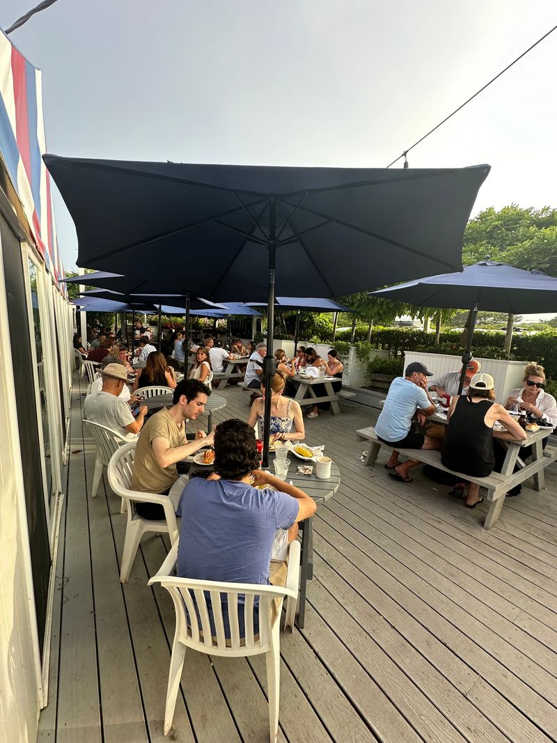 The Coastal Setting That Sharpens Every Bite