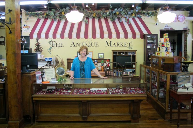 The Antique Market, Clinton
