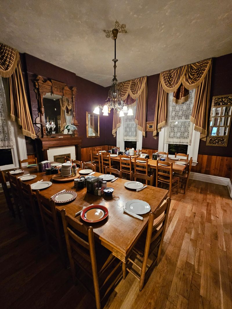 Communal Dining That Actually Works