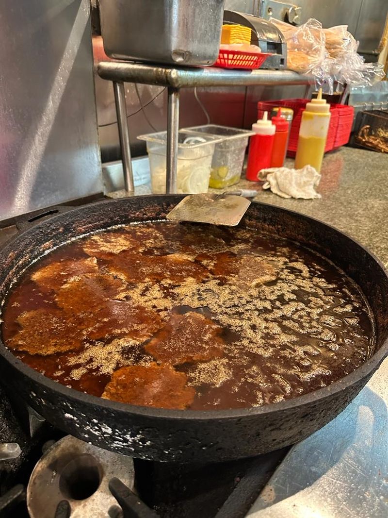 Thin Patties, Skillet Cooking — The Classic Technique That Never Changed