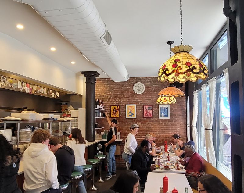 Inside The Diner: Warmth, Rhythm, And A Good Seat