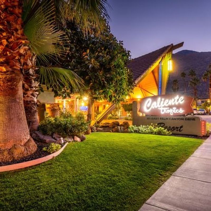 Caliente Tropics Resort (Palm Springs)
