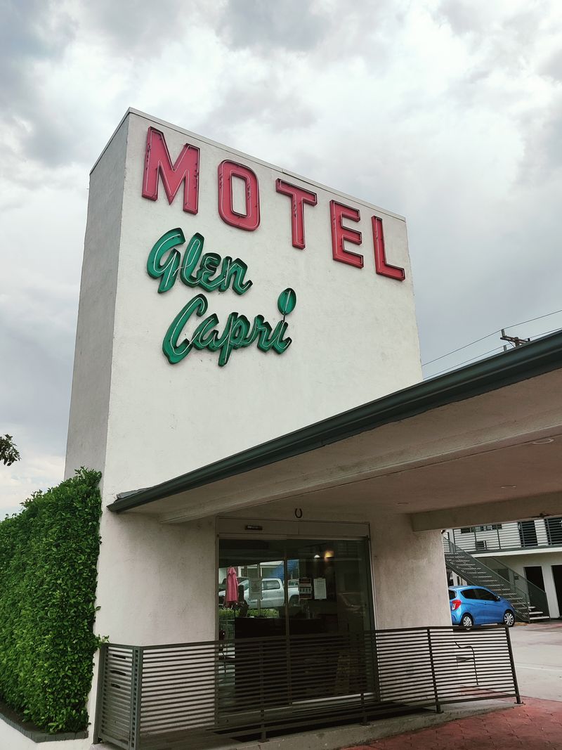 Glen Capri Inn & Suites (Glendale)