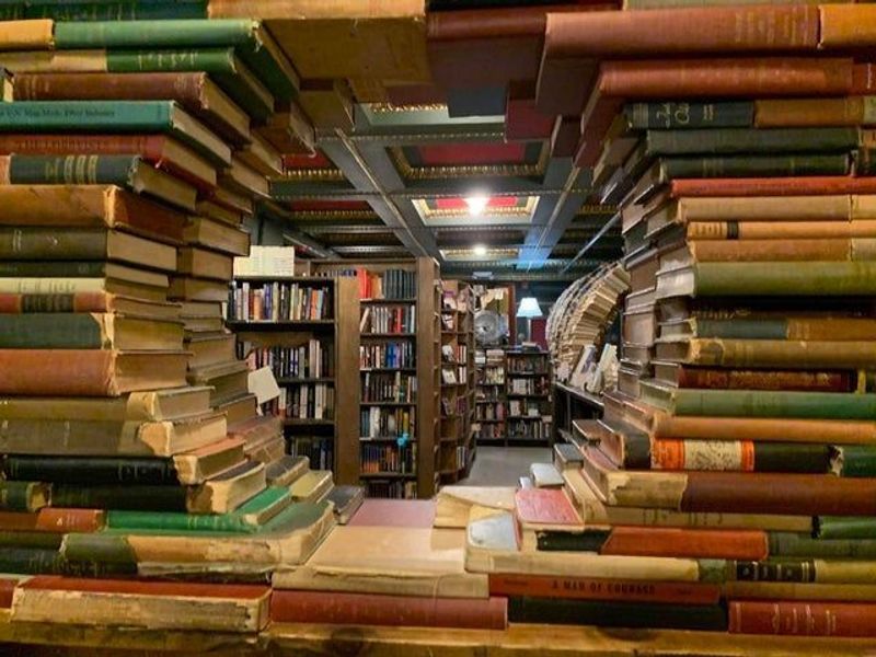 The Last Bookstore (Los Angeles)