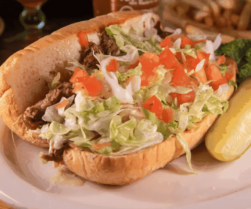 Dine Inside Classic '50s Cars At Pete's Garage