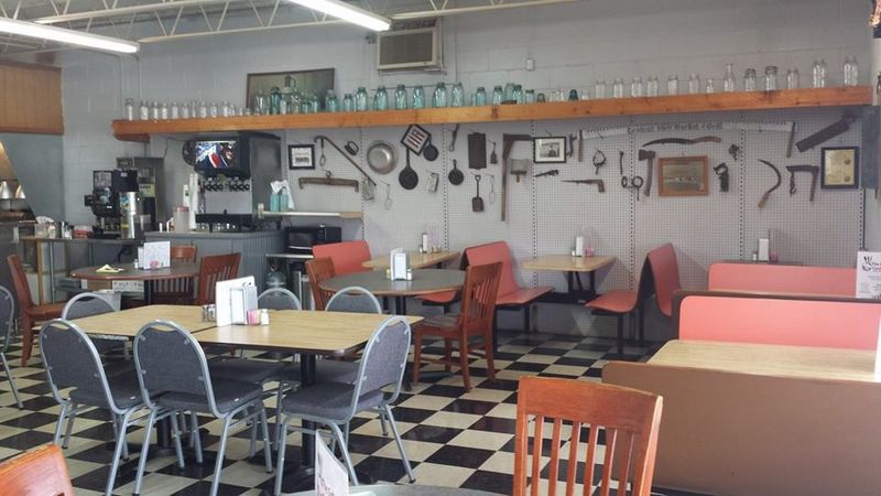 Central View Market & Grill, Walling