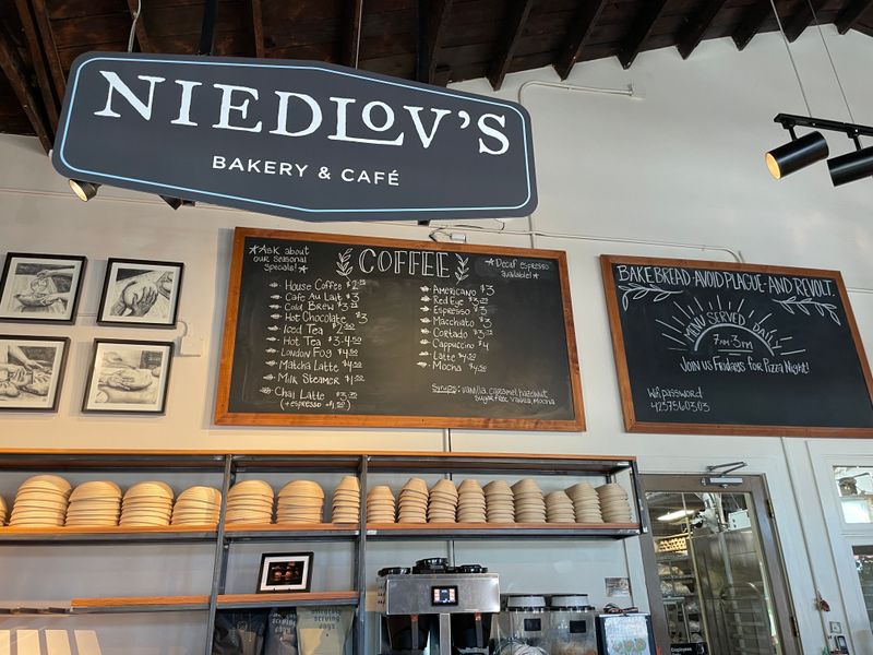 Niedlov's Cafe & Bakery