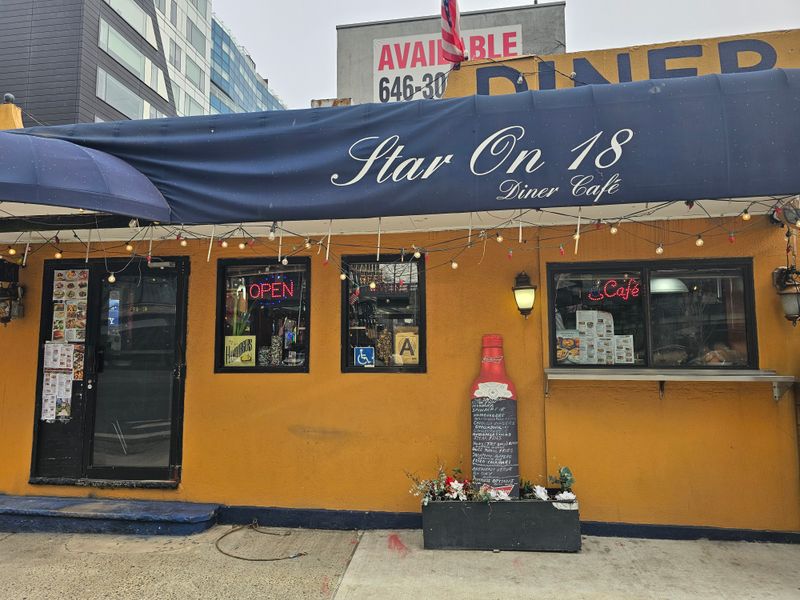 Star On 18 — Classic Diner Café With Vintage Appeal in Chelsea/Gansevoort Area
