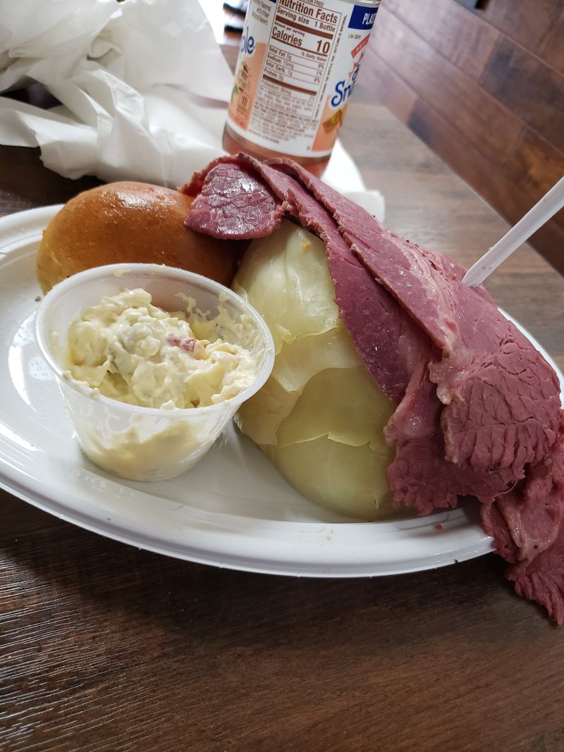 Best Side Dishes To Pair With Pastrami