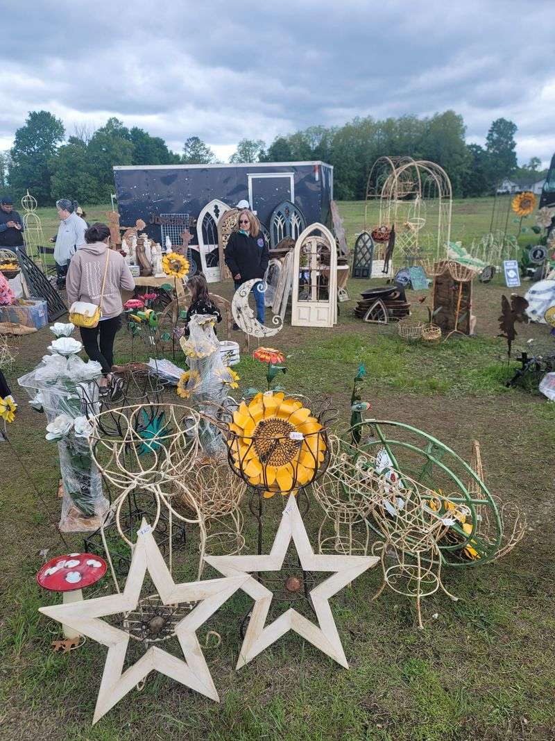 The Rhythm Of The Crowd And Its Quiet Rules