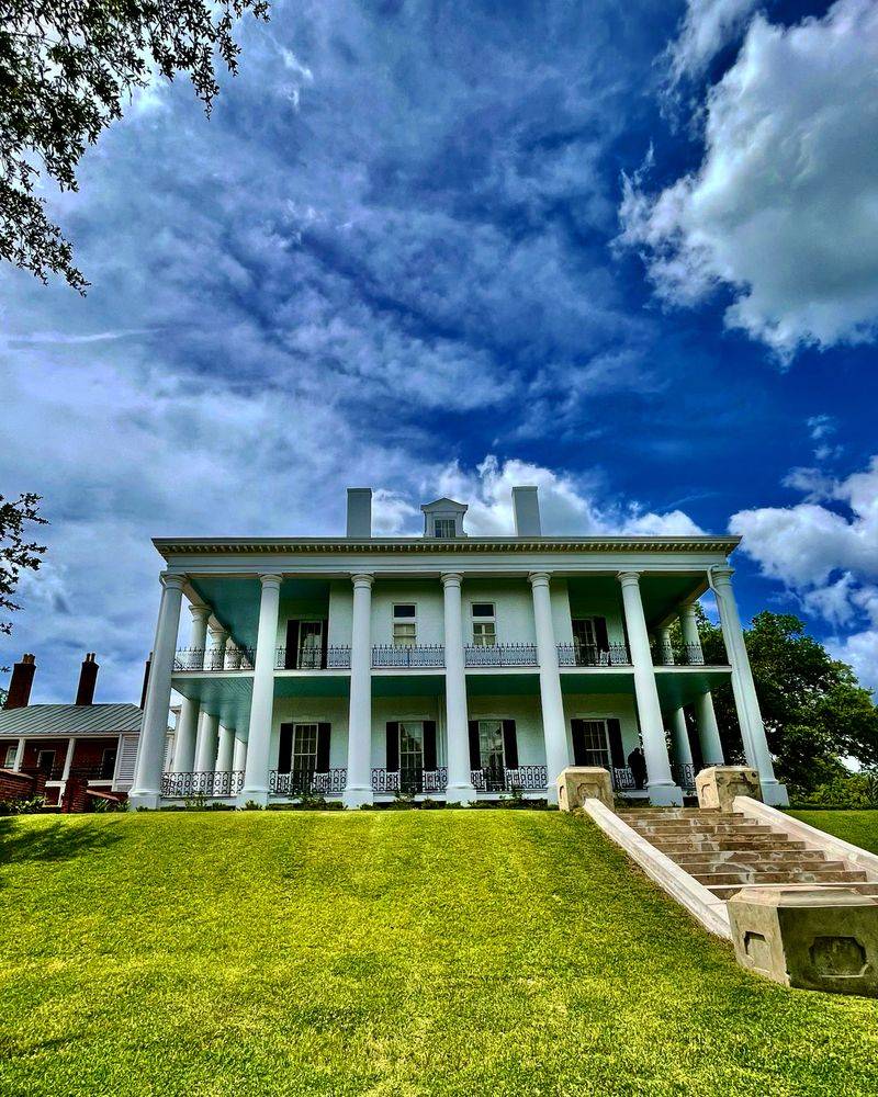 A Small Town Built Around Views, Not Traffic