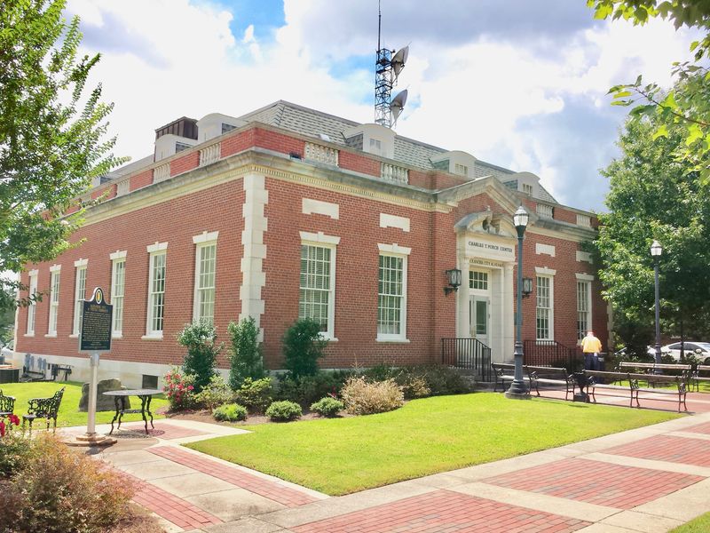 An Easygoing Downtown That Serves Locals First