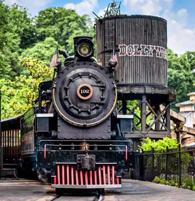 Dollywood – 2700 Dollywood Parks Blvd, Pigeon Forge, TN 37863