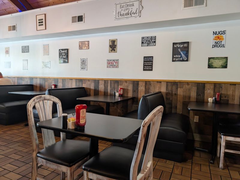 Hole In The Wall Cafe - Oak Ridge