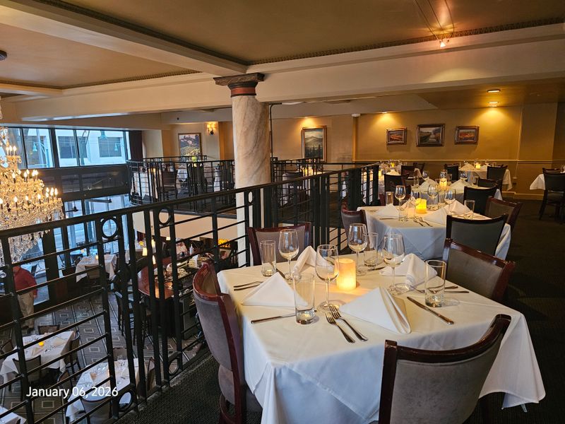 Flight Restaurant and Wine Bar