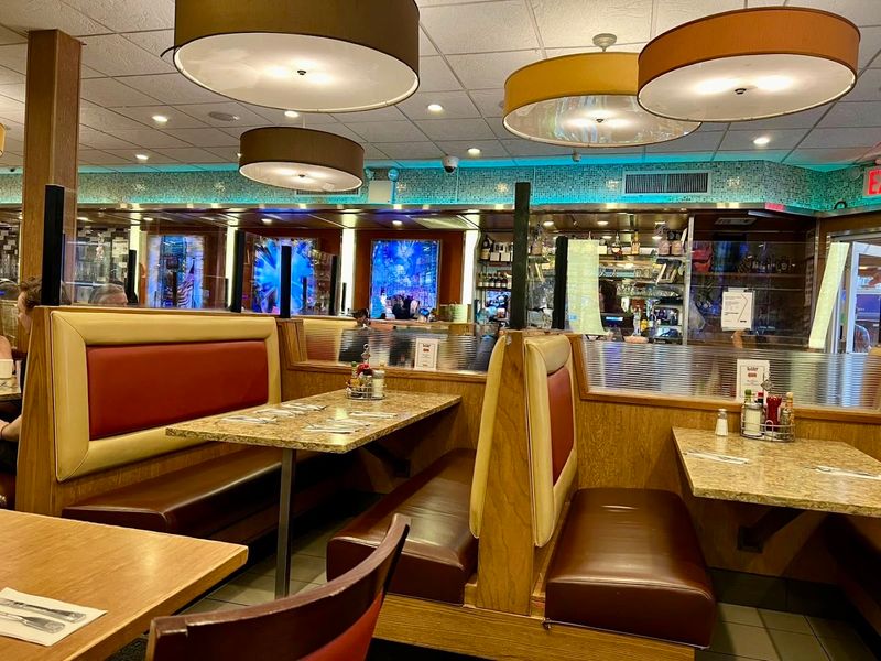 The Quality Gap Between Independent Diners And Corporate Chains