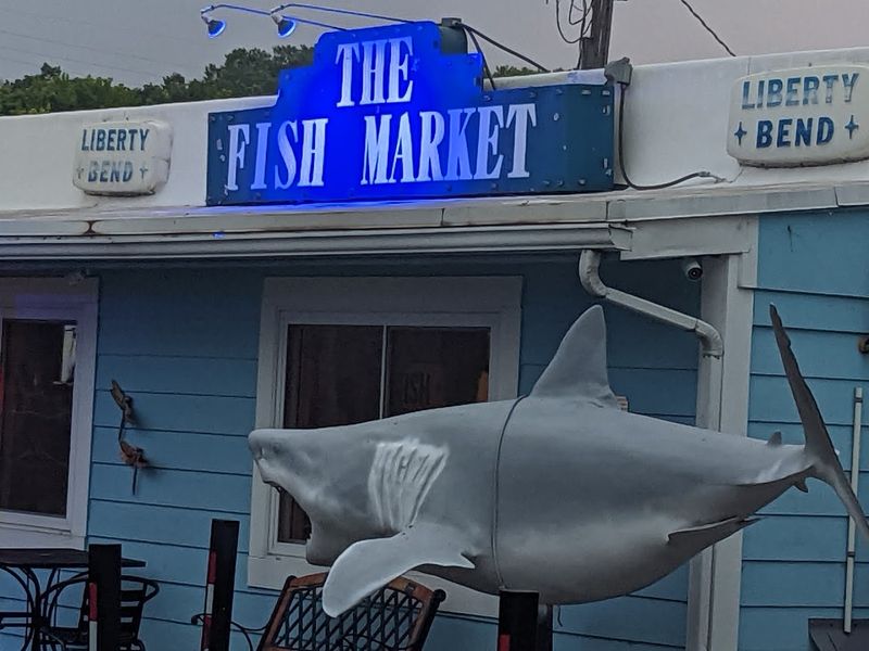 A Road-Trip-Worthy Stop For Seafood Lovers