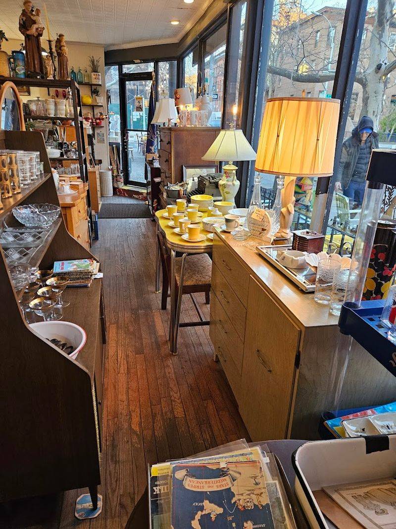 Why This Place Hooks You Before You Even Decide What You Want