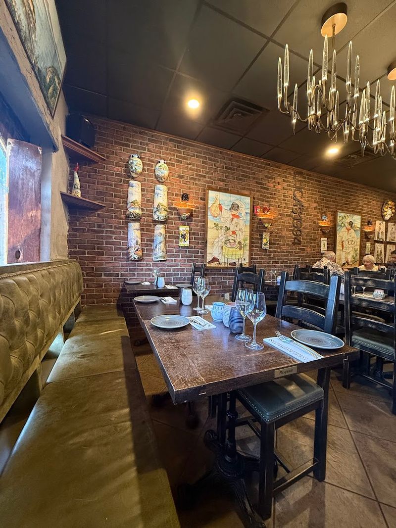 A Warm, Comfortable Dining Room