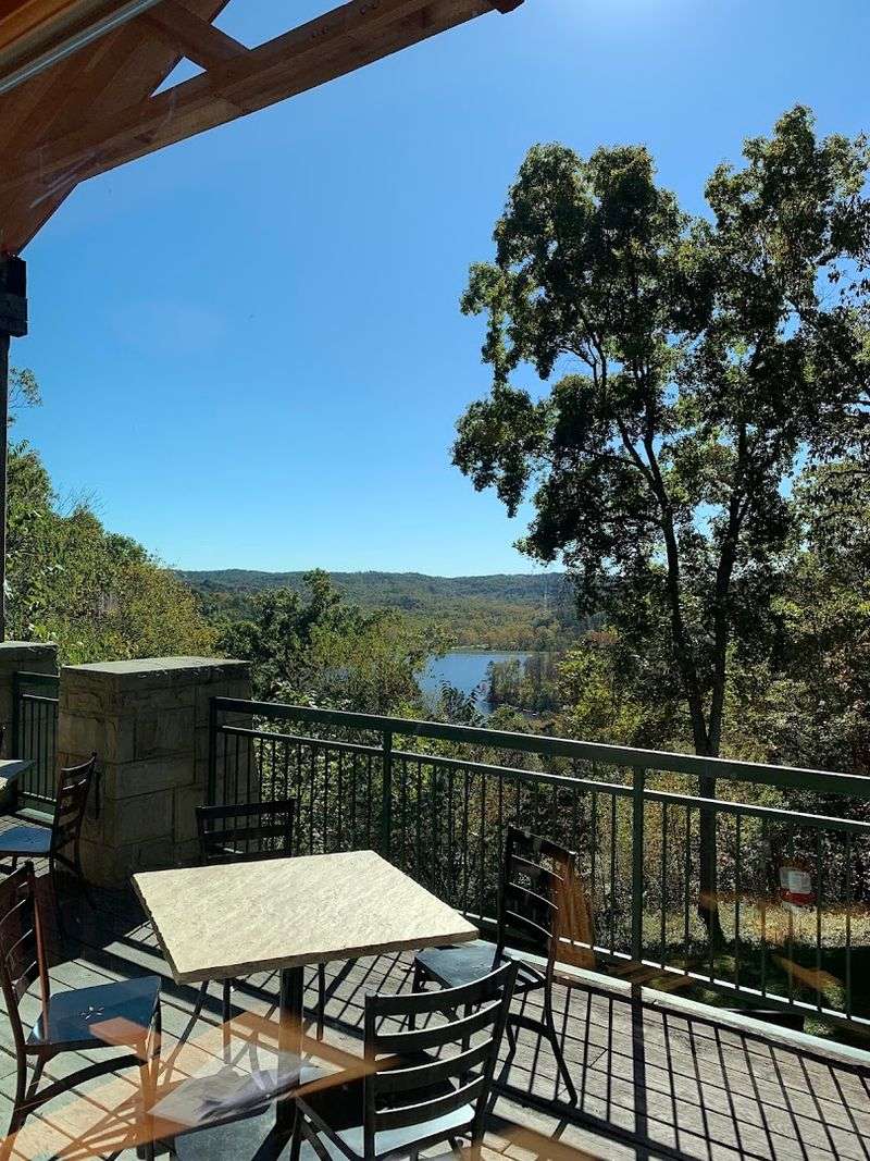 A Cozy Lodge Overlooking The Water