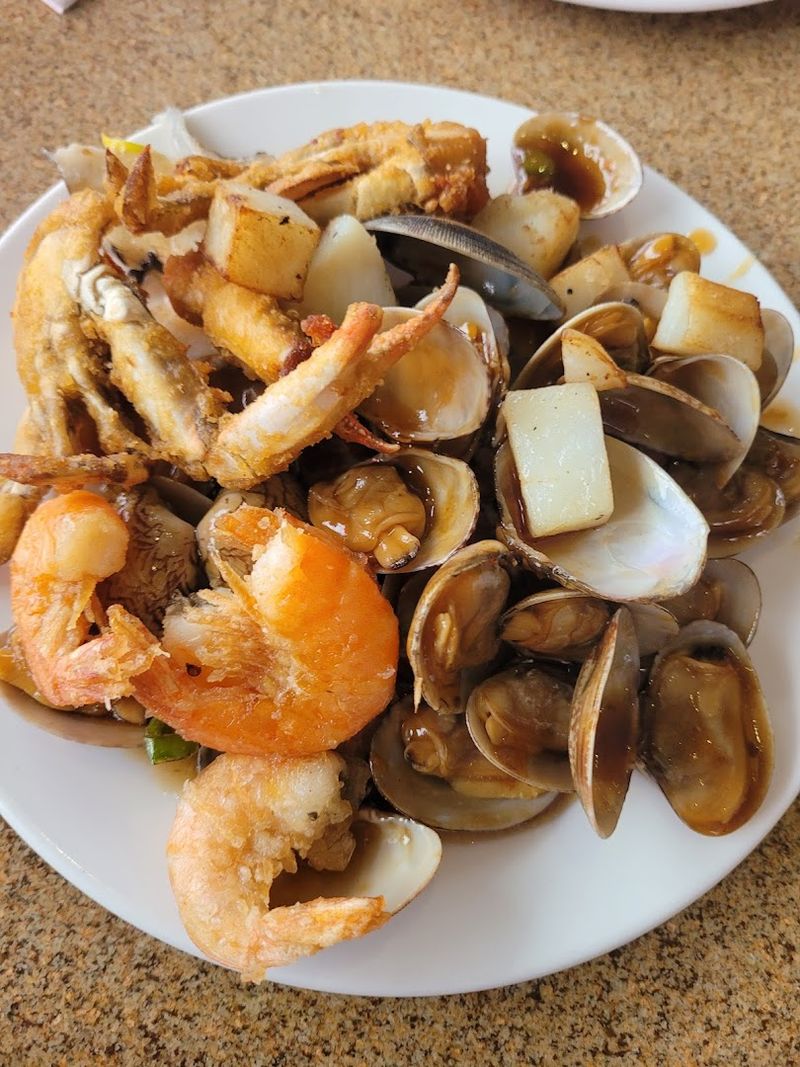 Seafood Stations That Keep Plates Coming Back Full