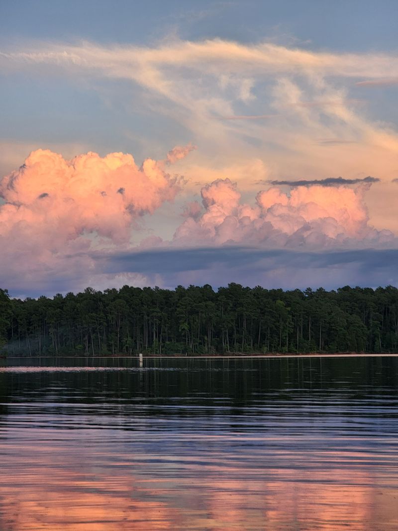 The Best Times Of Year For Lakeside Restaurant Views