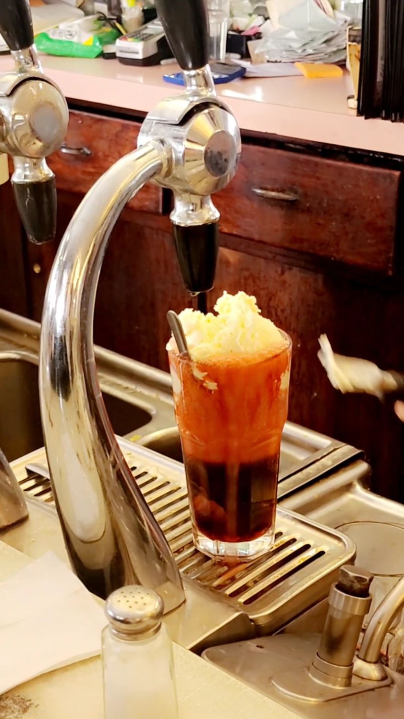 The Art Of The Traditional Coca-Cola Pour